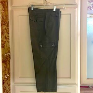 Women’s clam diggers